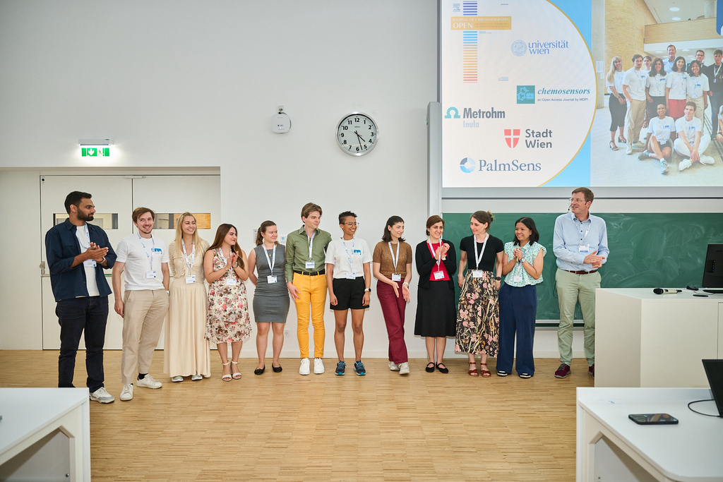 Prof. Peter Lieberzeit and helpers from the University of Vienna